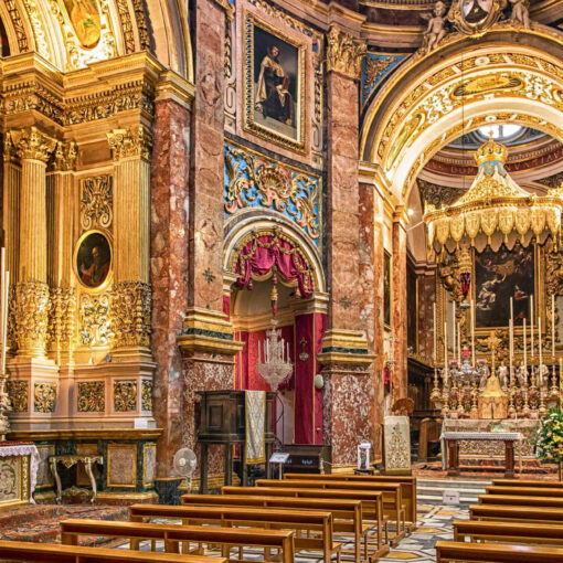 Interiér kostola v meste Mdina, Malta