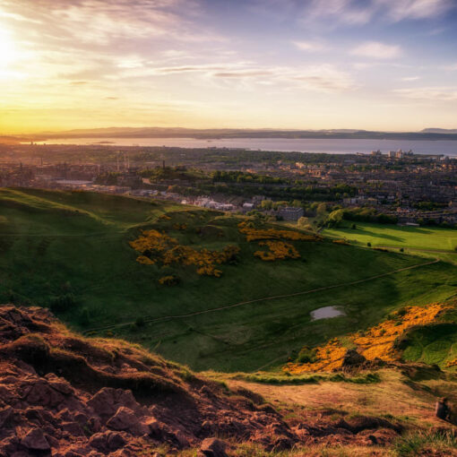 Výhľad z Arthur hill na Edinburgh, Škótsko