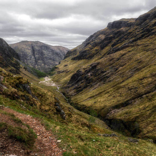 Údolie Lost valley v Glen Coe, Škótsko