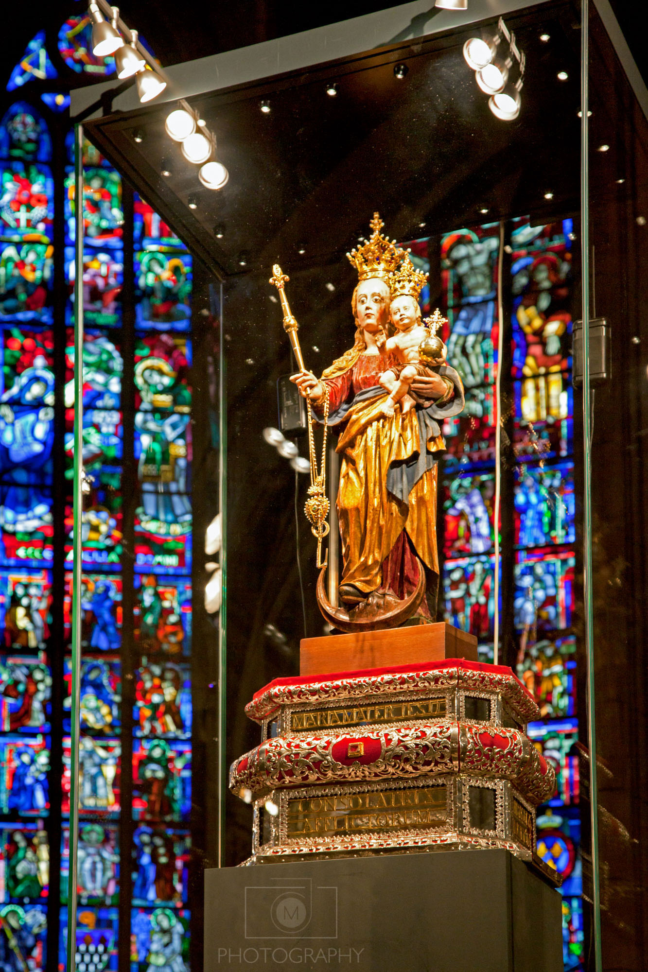 Socha Madony v katedrála Notre Dame, Luxemburg - Luxembursko
