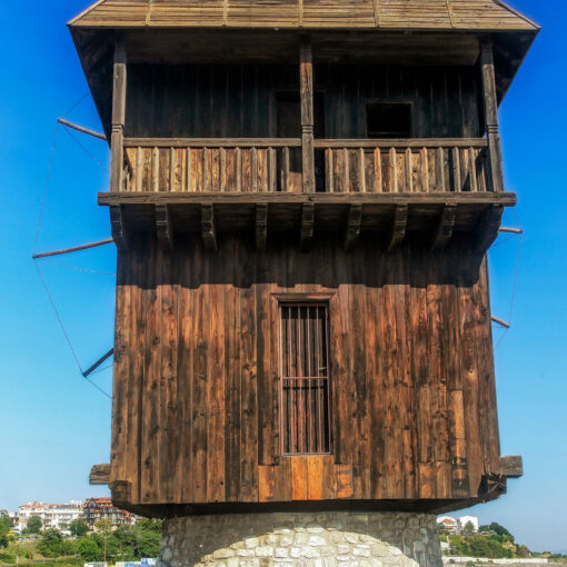 Veterný mlyn v meste Nesebar, Bulharsko