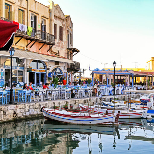 Prístav a taverny v meste Rethymno, Kréta