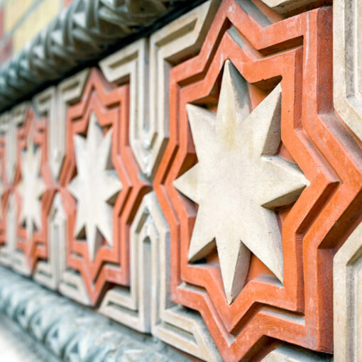 Detail výzdoby na Veľkej synagóge v Budapešti, Maďarsko