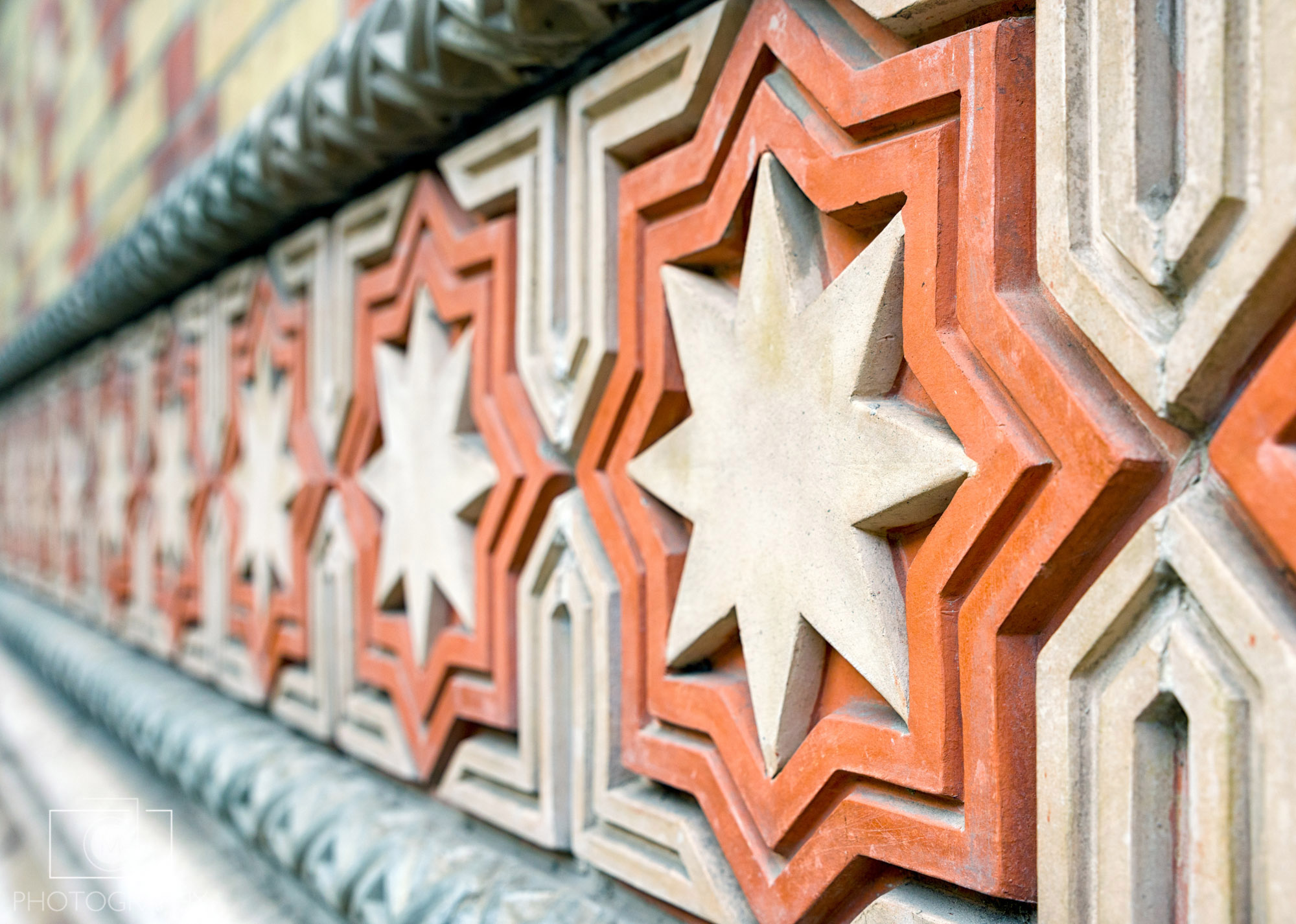 Detail výzdoby na Veľkej synagóge v Budapešti, Maďarsko