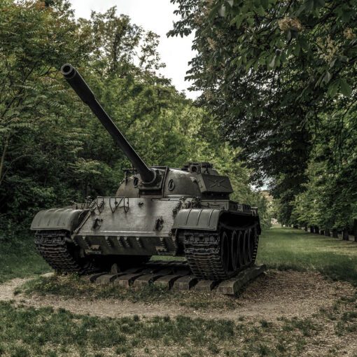 Tank pred monoštorskou pevnosťou, Komárom