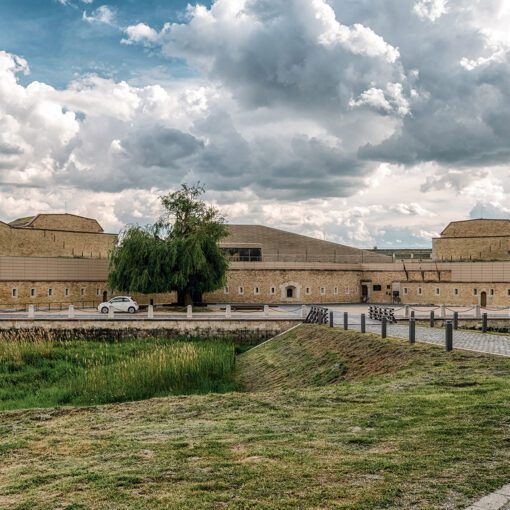 Hviezdna pevnosť, Komárom