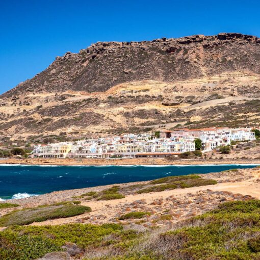 Letovisko Dionisos pod skalami na severe Kréty