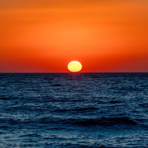 Západ slnka nad Stredozemným morom, pláž Kalamaki, Kréta