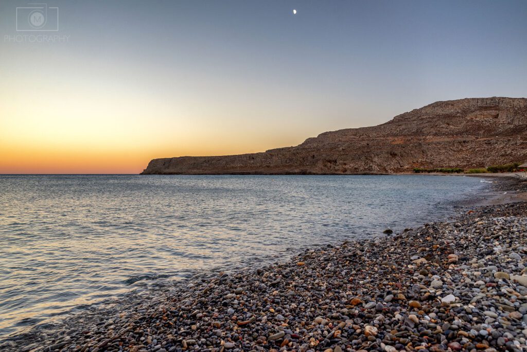 Kato Zakros Beach na Kréte s kamienkovou plážou a pokojnou atmosférou pri Libyan Sea