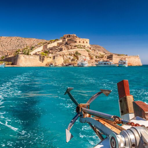 Plavba na ostrov Spinalonga – pevnosť nad tyrkysovým morom Kréty