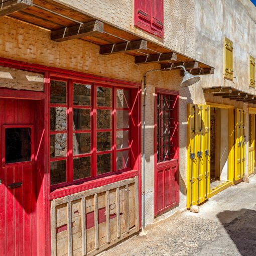 Farebné domy na Spinalonge – kontrast života a zabudnutia