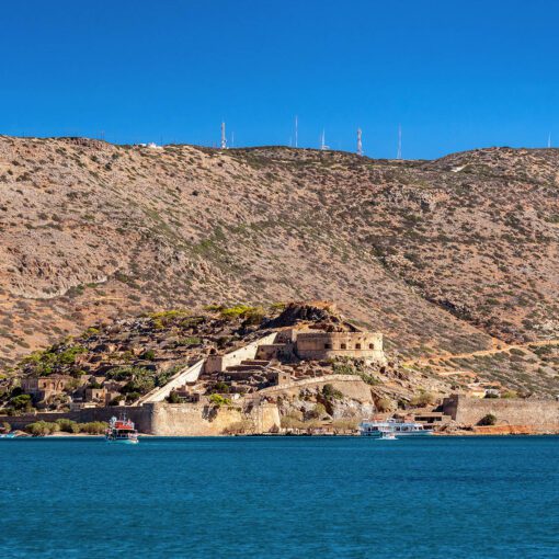 Ostrov Spinalonga – pevnosť uprostred tyrkysového mora Kréty