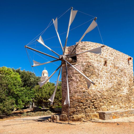 Veterný mlyn pri kláštore Toplou – tradičný symbol východnej Kréty