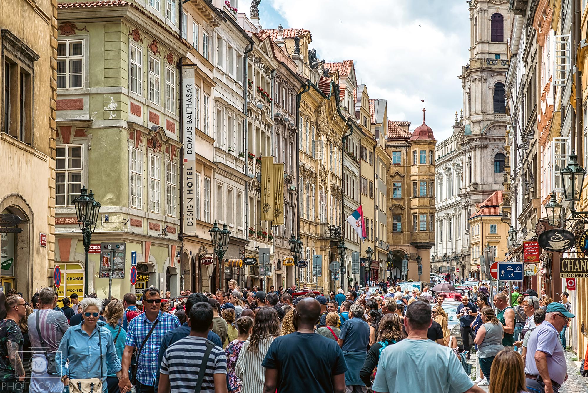 Turisti v Prahe