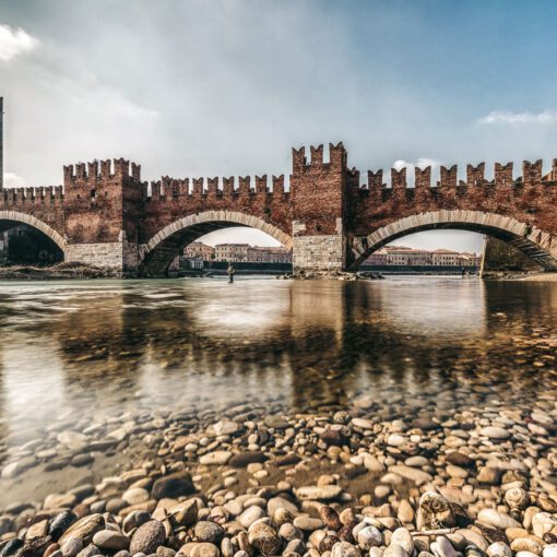Most Ponte Pietra vo Verone