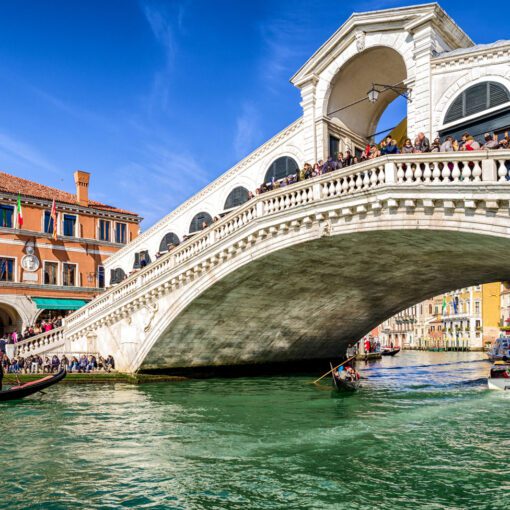 Most Ponte di Rialto v Benátkach