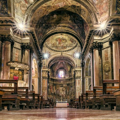 Interiér kostola Sant'Alessandro Zebedia v Miláne