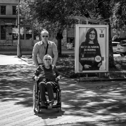 Na vychádzke so synom, 2023