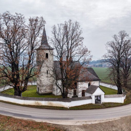 Kostol Všetkých svätých Ludrová z dronu