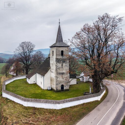Kostol Všetkých svätých Ludrová z dronu