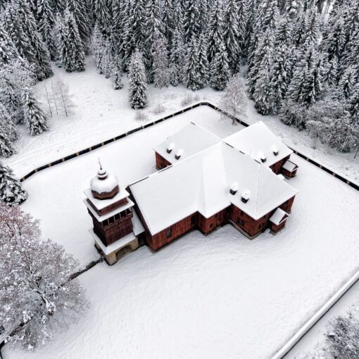 Kostol vo Svätom Kríži z dronu